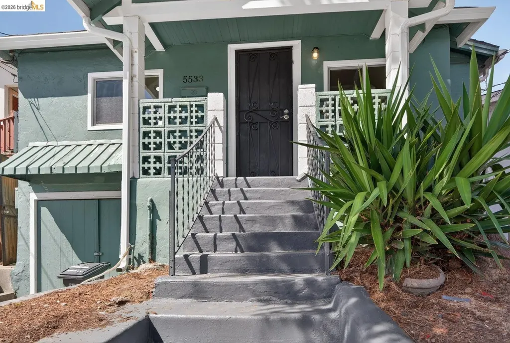 5533 Edgerly Street Oakland CA 94621