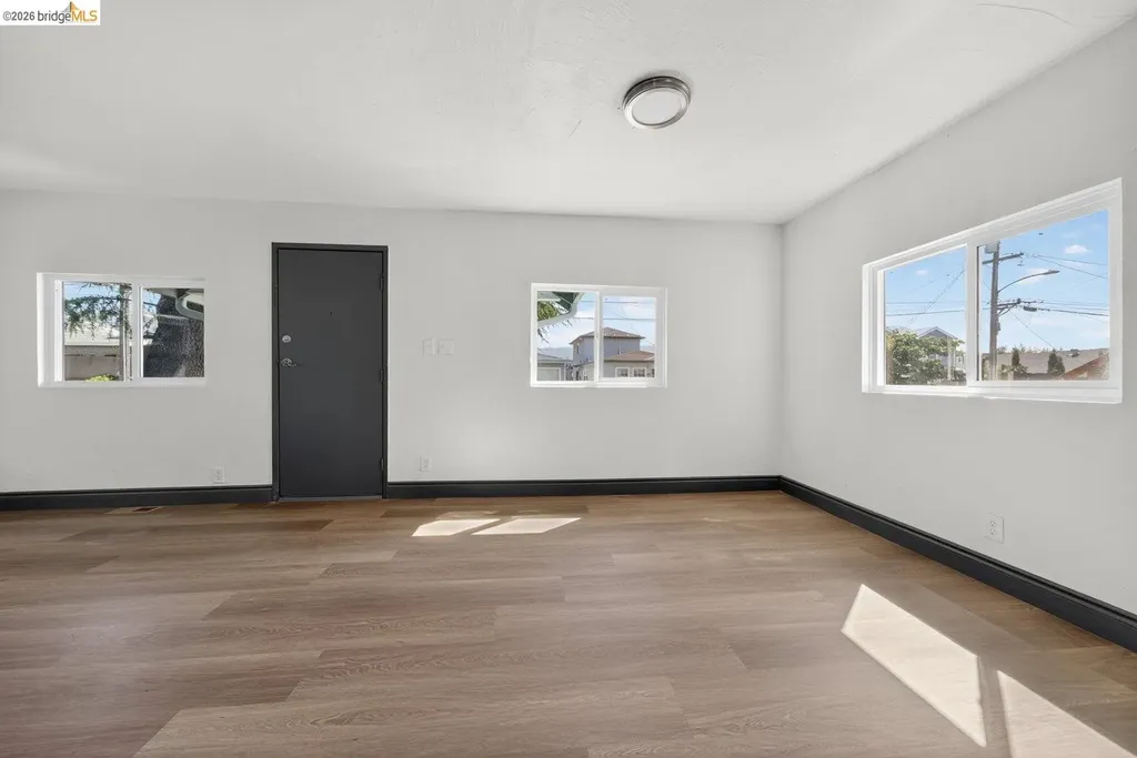 5533 Edgerly Street Oakland CA 94621