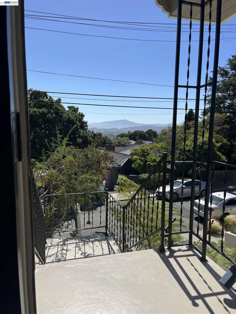 2608 Monte Vista Avenue El Cerrito CA 94530