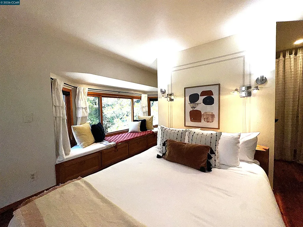 163 El Toyonal Orinda CA 94563