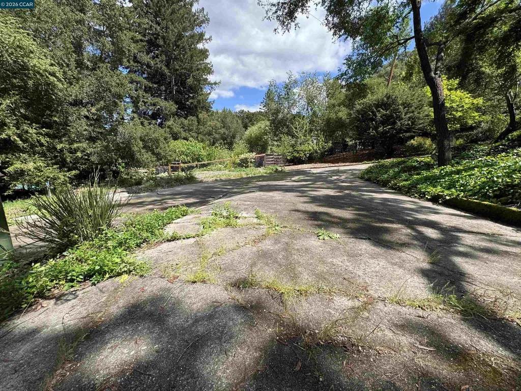 163 El Toyonal Orinda CA 94563