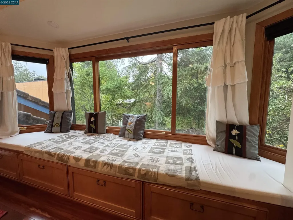 163 El Toyonal Orinda CA 94563