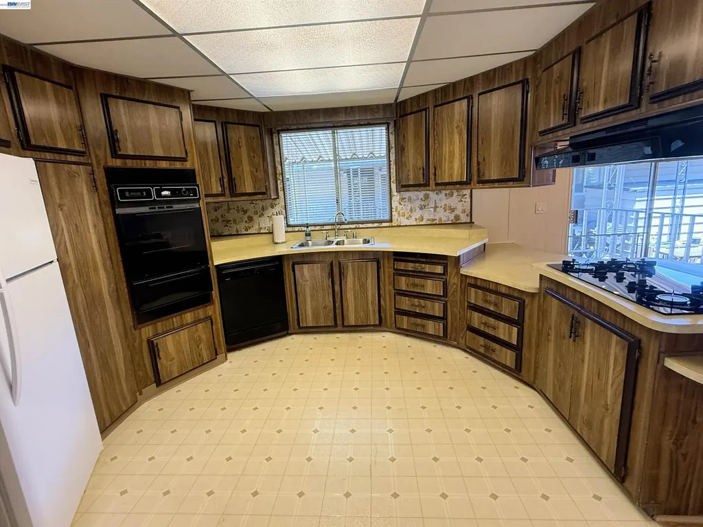 29354 Middleborough Hayward CA 94544