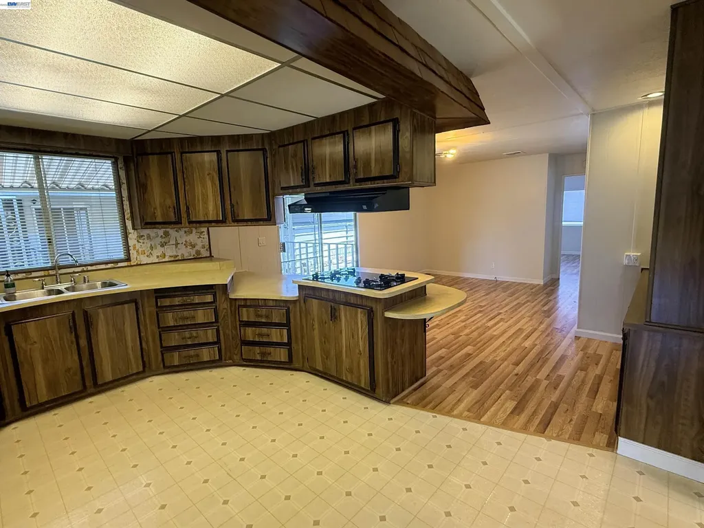 29354 Middleborough Hayward CA 94544