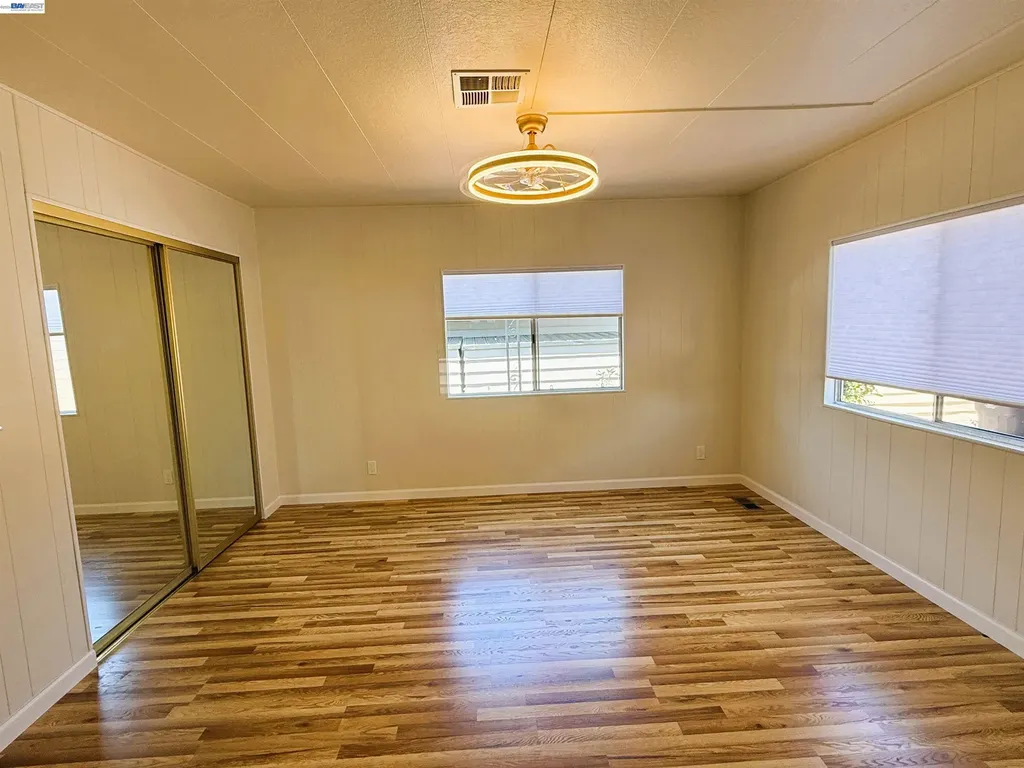 29354 Middleborough Hayward CA 94544