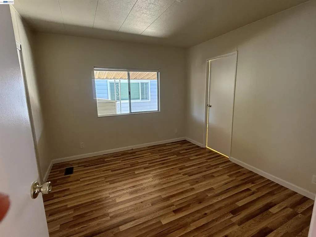 29354 Middleborough Hayward CA 94544