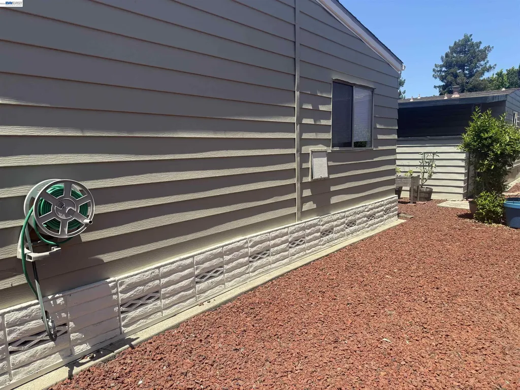 29354 Middleborough Hayward CA 94544