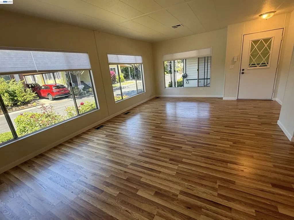 29354 Middleborough Hayward CA 94544