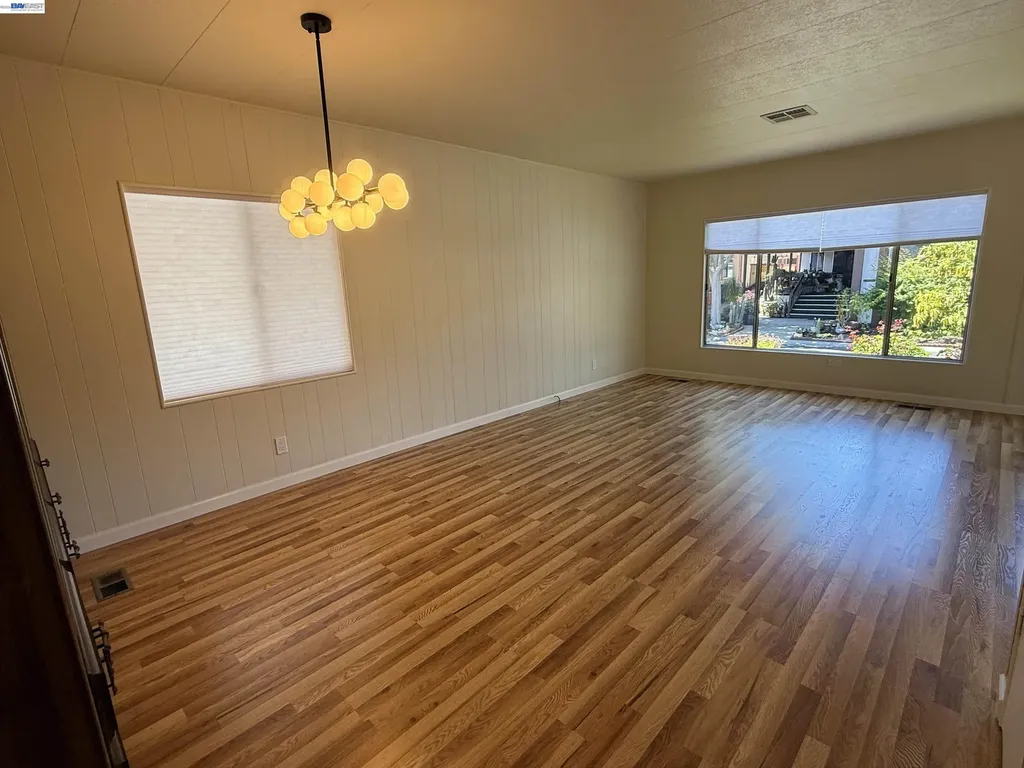 29354 Middleborough Hayward CA 94544