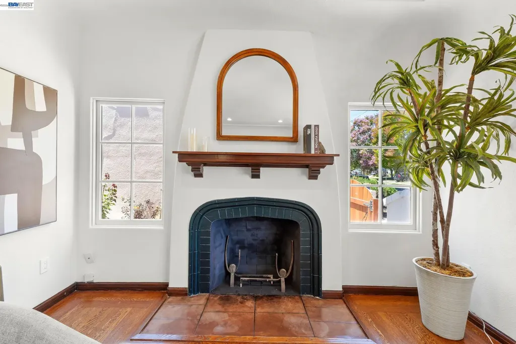 5869 Picardy Drive Oakland CA 94605
