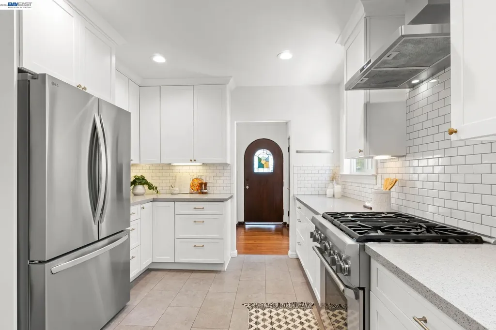 5869 Picardy Drive Oakland CA 94605