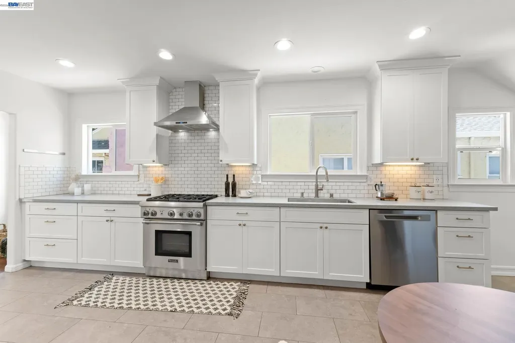 5869 Picardy Drive Oakland CA 94605