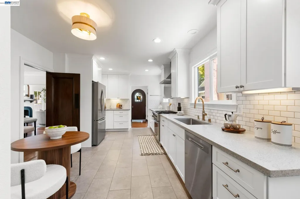 5869 Picardy Drive Oakland CA 94605