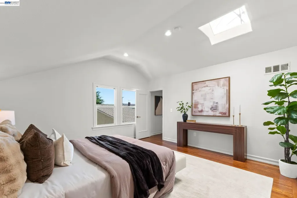 5869 Picardy Drive Oakland CA 94605