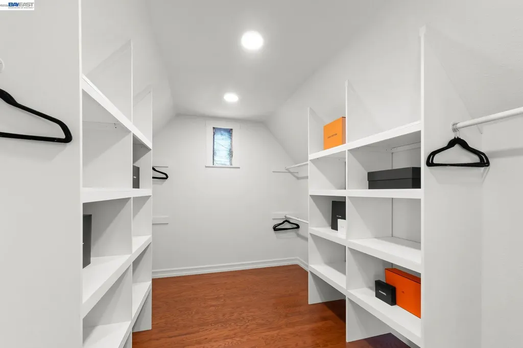 5869 Picardy Drive Oakland CA 94605