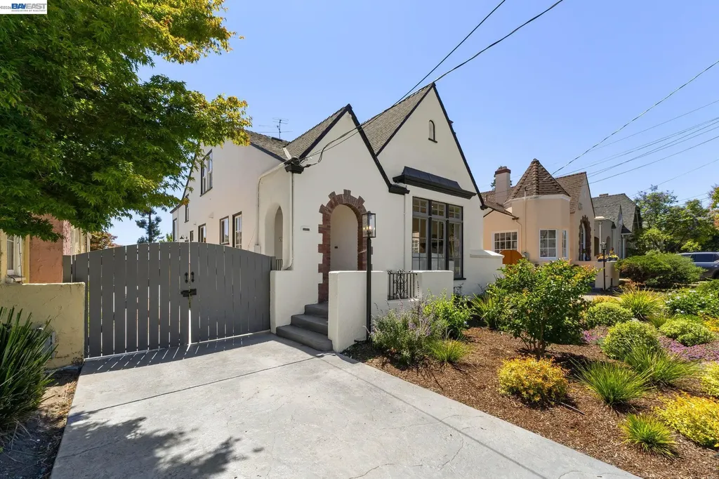 5869 Picardy Drive Oakland CA 94605