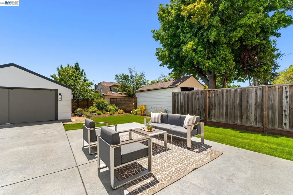 5869 Picardy Drive Oakland CA 94605