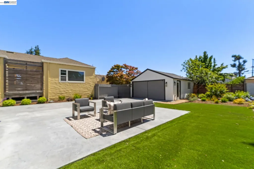 5869 Picardy Drive Oakland CA 94605