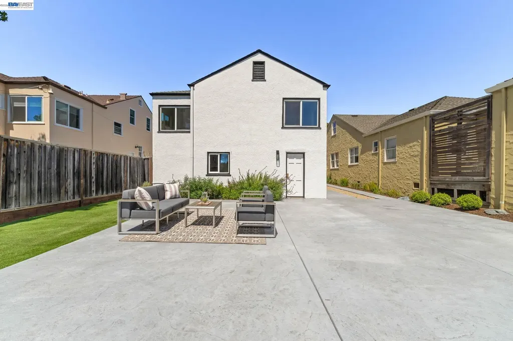 5869 Picardy Drive Oakland CA 94605