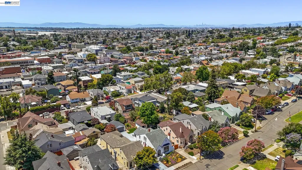 5869 Picardy Drive Oakland CA 94605