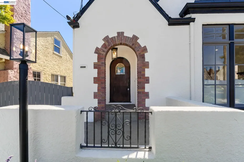 5869 Picardy Drive Oakland CA 94605