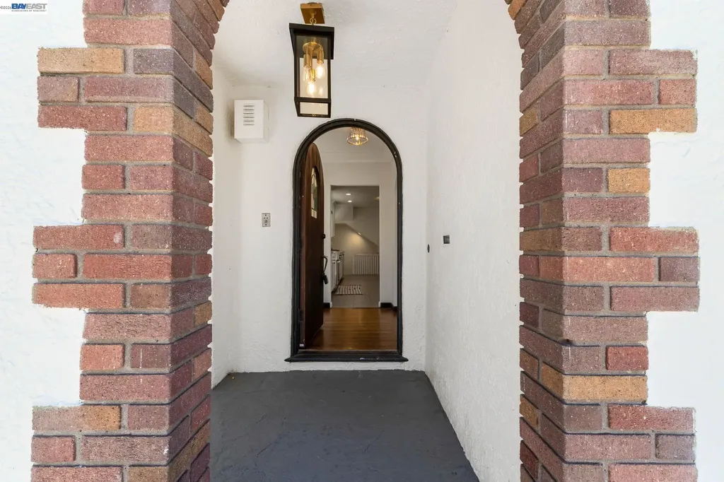 5869 Picardy Drive Oakland CA 94605