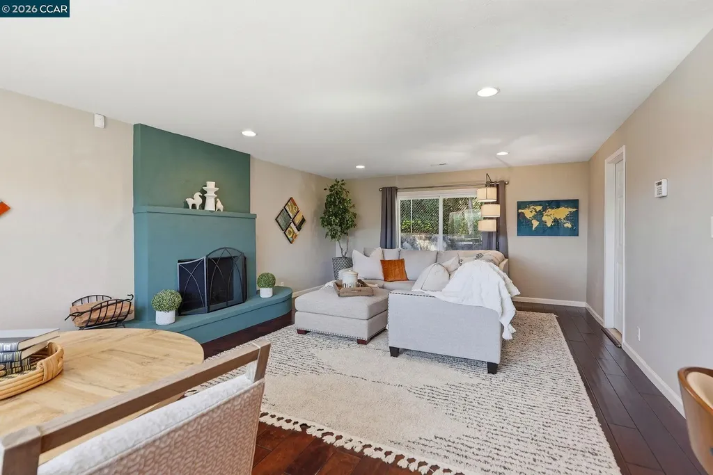 8019 Sterling Drive Oakland CA 94605