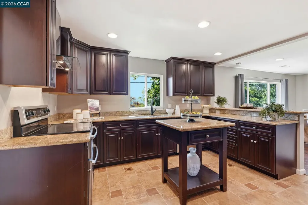 8019 Sterling Drive Oakland CA 94605