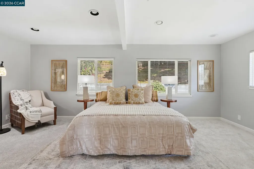 8019 Sterling Drive Oakland CA 94605