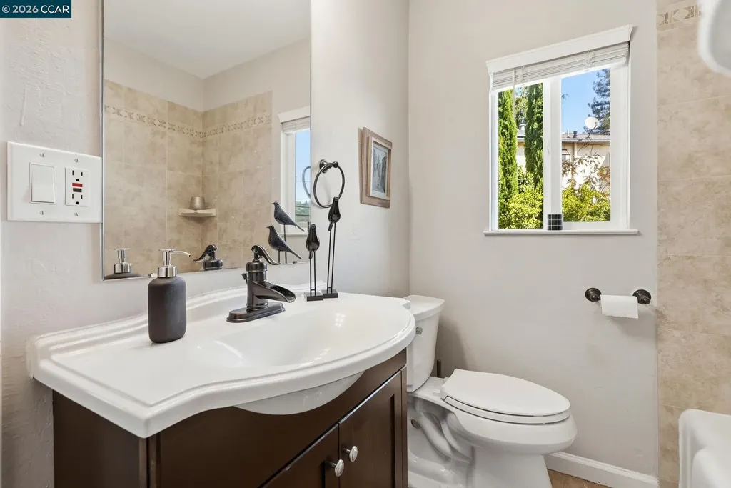 8019 Sterling Drive Oakland CA 94605