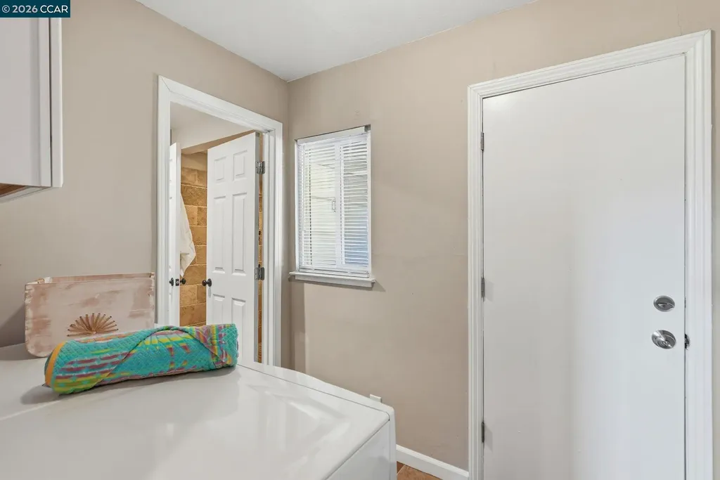8019 Sterling Drive Oakland CA 94605