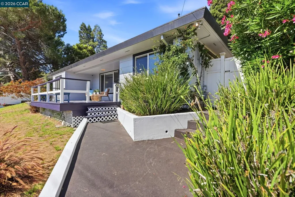 8019 Sterling Drive Oakland CA 94605