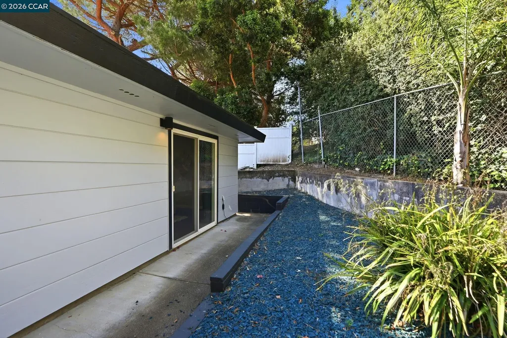 8019 Sterling Drive Oakland CA 94605