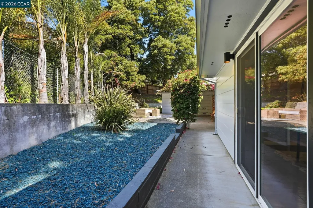 8019 Sterling Drive Oakland CA 94605