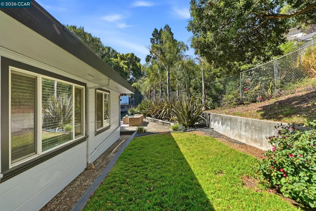 8019 Sterling Drive Oakland CA 94605