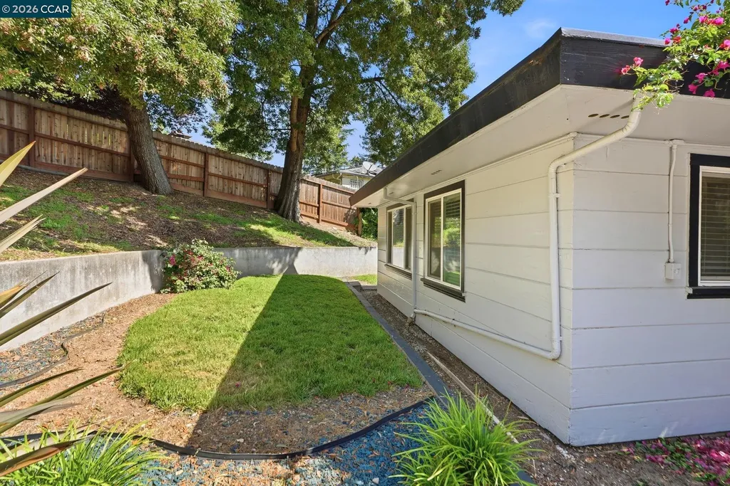 8019 Sterling Drive Oakland CA 94605