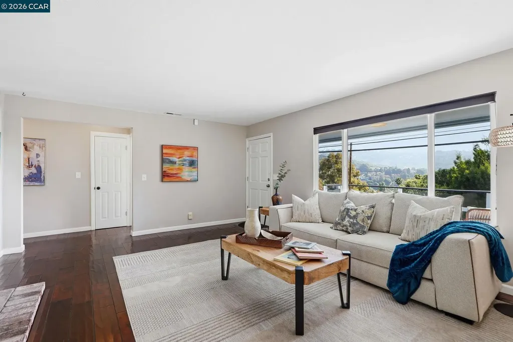 8019 Sterling Drive Oakland CA 94605