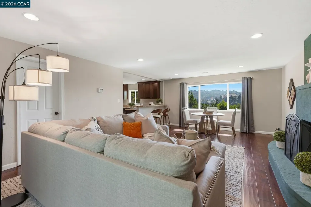 8019 Sterling Drive Oakland CA 94605