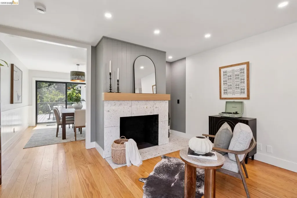 921 Underhills Road Oakland CA 94610