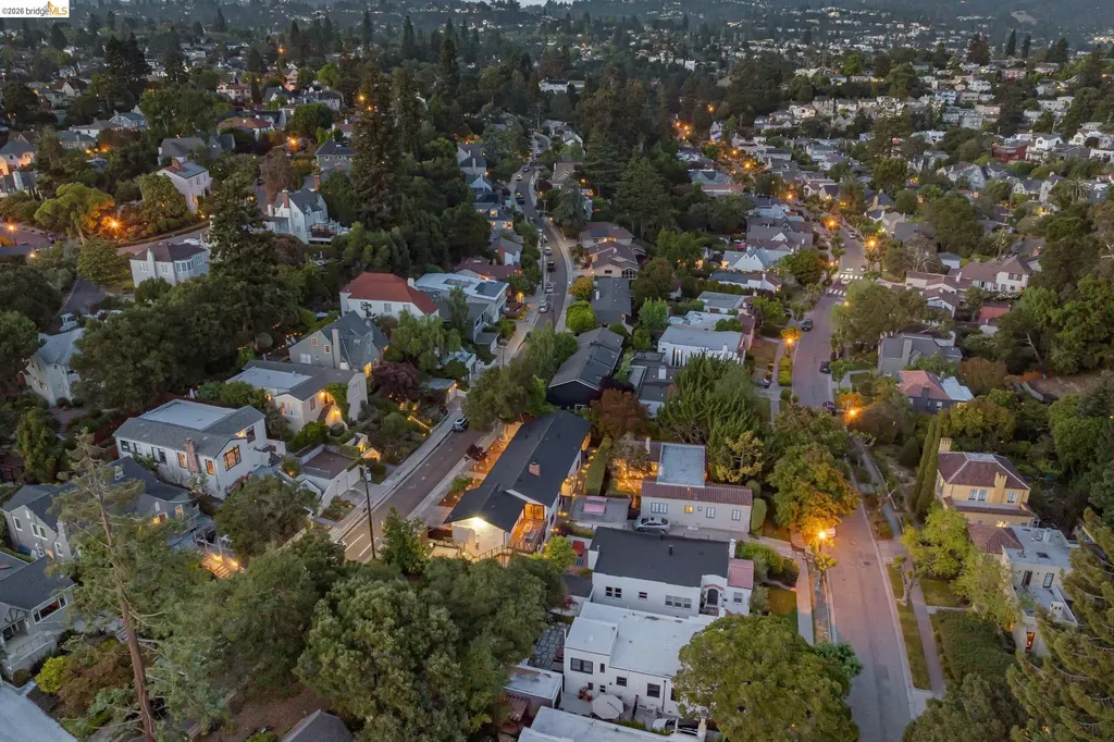 921 Underhills Road Oakland CA 94610