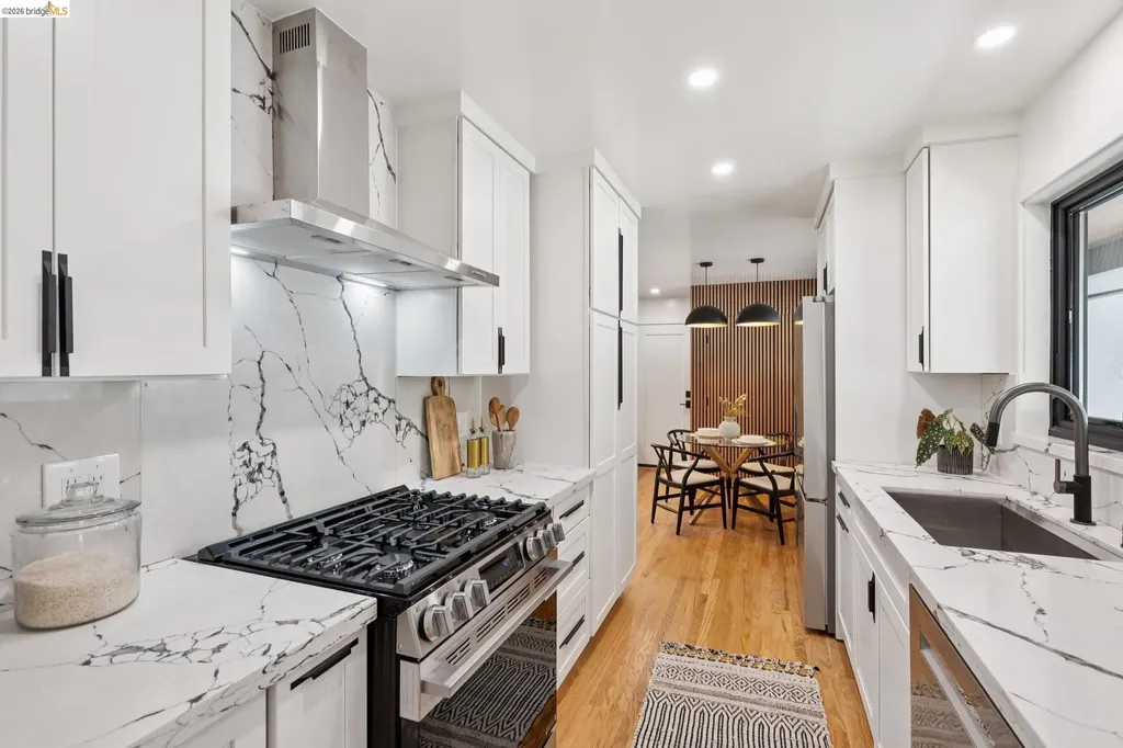 921 Underhills Road Oakland CA 94610