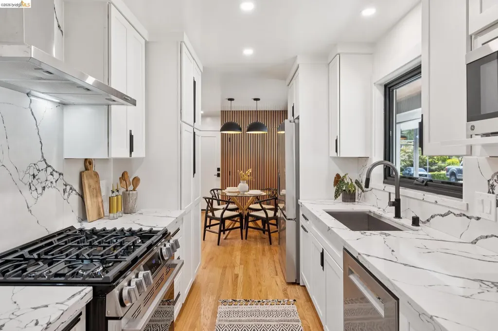 921 Underhills Road Oakland CA 94610