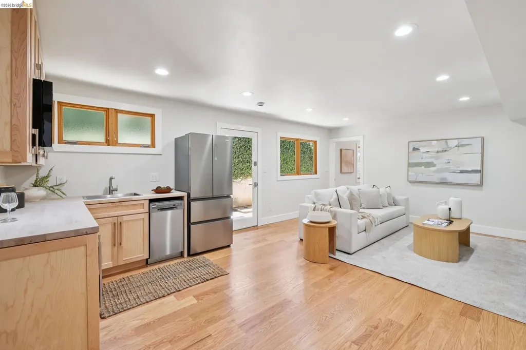 921 Underhills Road Oakland CA 94610