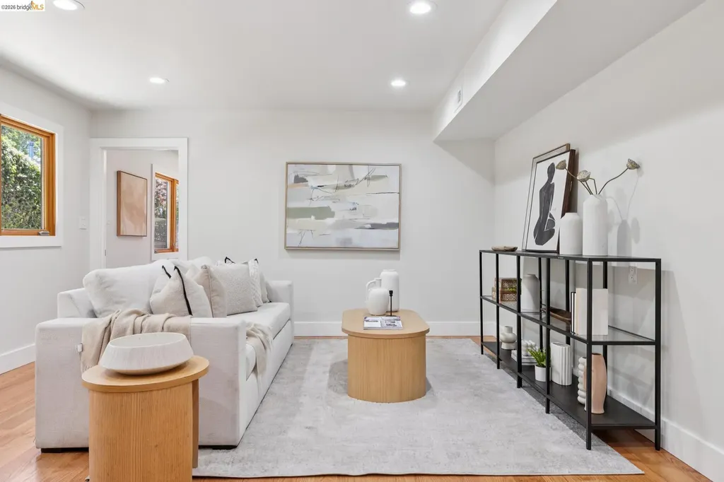 921 Underhills Road Oakland CA 94610