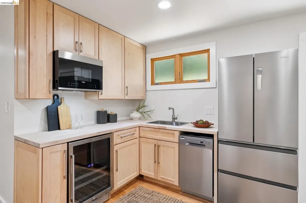 921 Underhills Road Oakland CA 94610