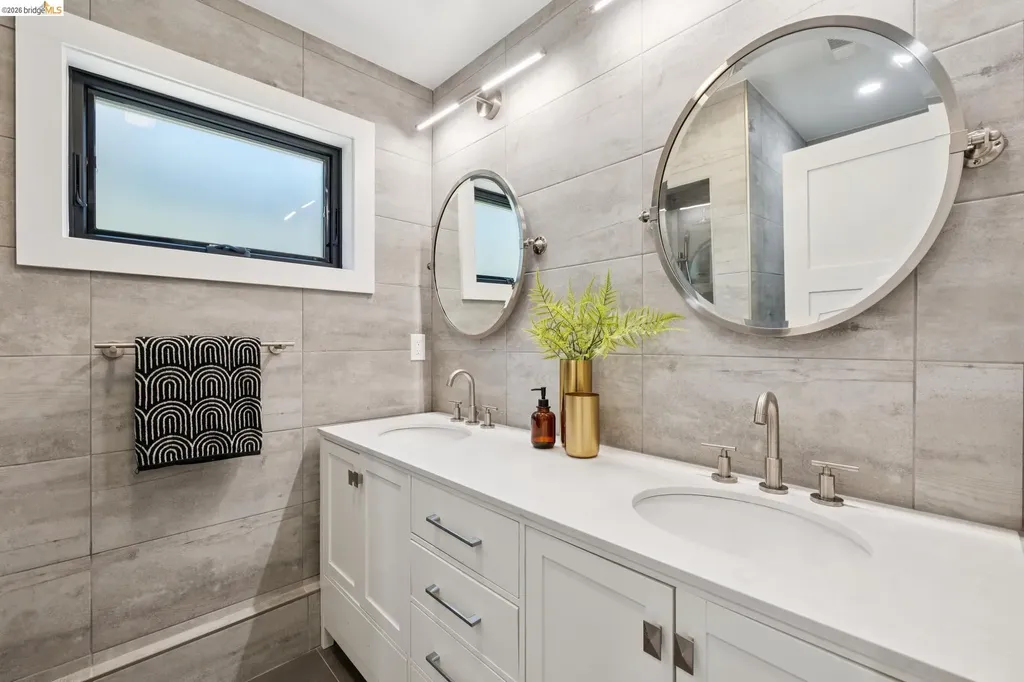 921 Underhills Road Oakland CA 94610
