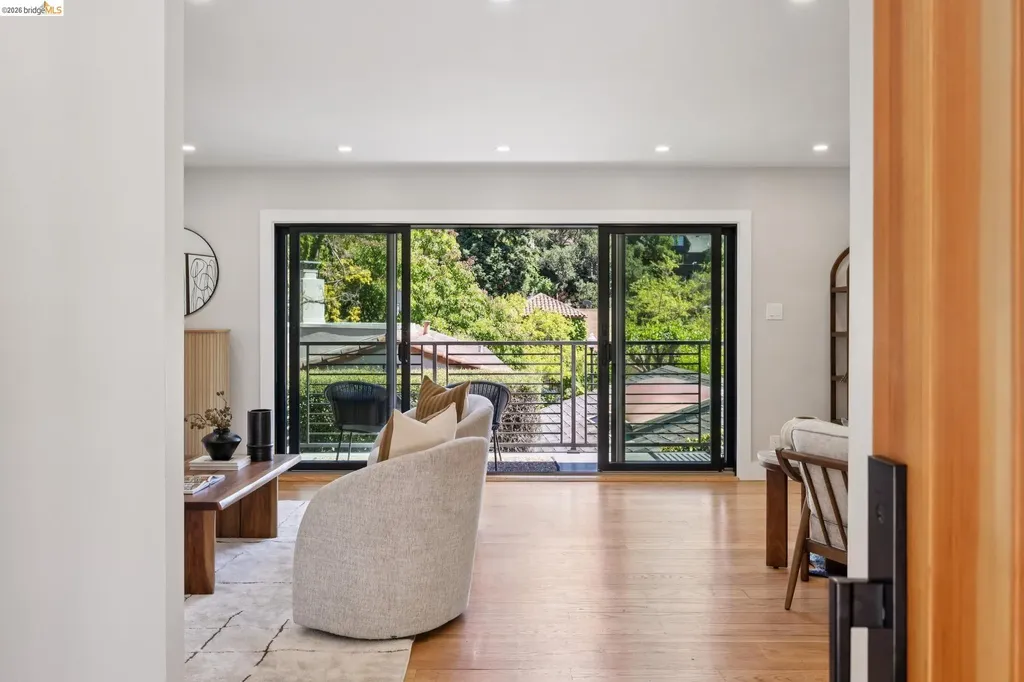 921 Underhills Road Oakland CA 94610