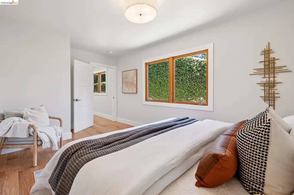 921 Underhills Road Oakland CA 94610