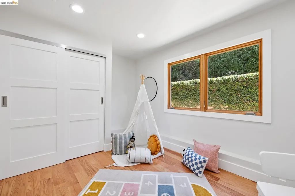 921 Underhills Road Oakland CA 94610