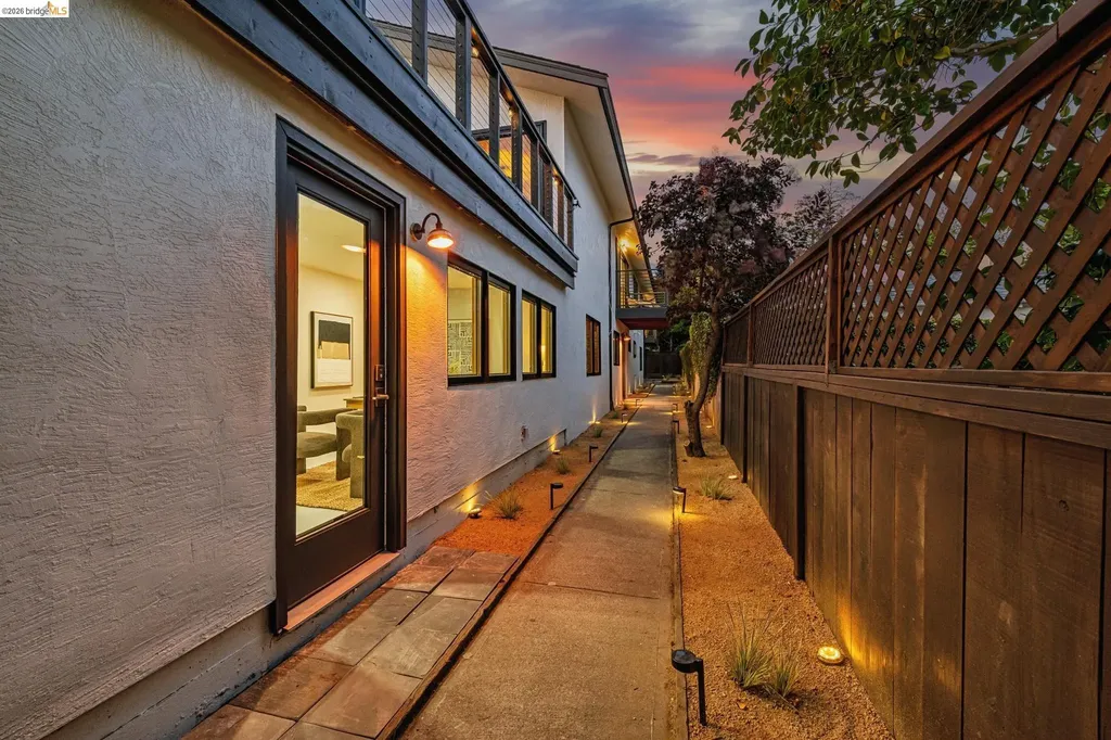 921 Underhills Road Oakland CA 94610